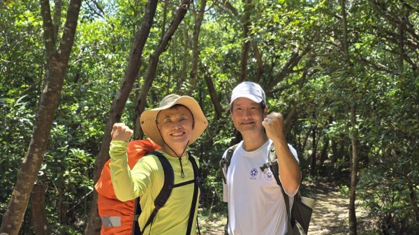 台北必訪步道，輕鬆好走的網美步道，軍艦岩步道，奇特地質景觀，360度無敵展望，特殊雪白巨岩。2788869