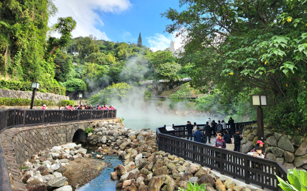 大崎頭步道，瑪礁古道，新圳頭山，北投公園文學步道，地熱谷，天狗庵史蹟公園，北投石自然保留區，不動明王石窟，北投兒童樂園，防空壕迷宮步道