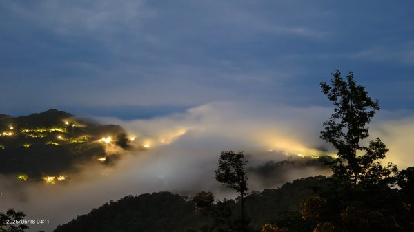 石碇趴趴走追雲趣 #二格山 #琉璃光 #雲瀑 #雲海流瀑 #雲海 5/182789961