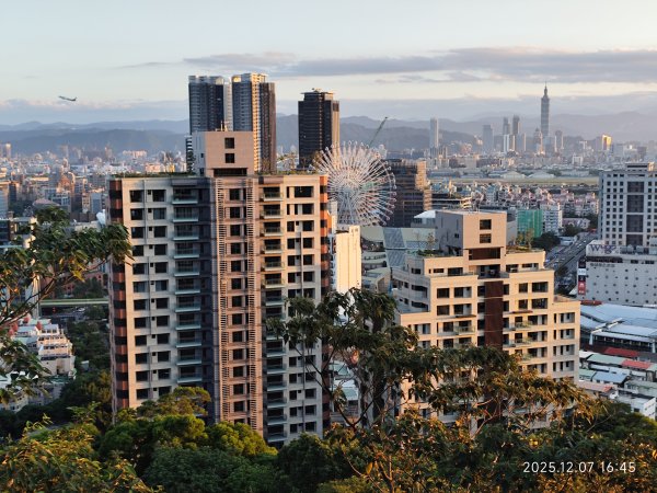 【臺北大縱走 5】碧山巖→忠勇山越嶺步道→金龍產業道路→圓明寺步道→鄭成功廟→潛園→格物台→劍潭古寺2959027