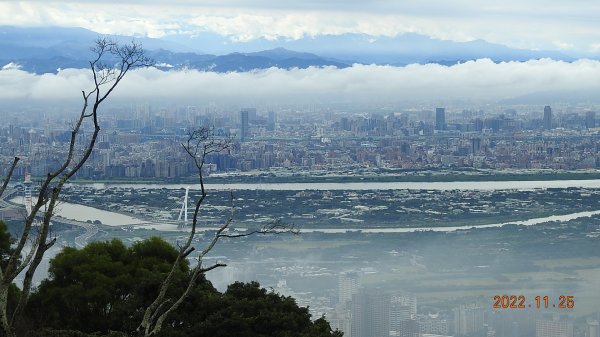 雲霧飄渺間的台北盆地&觀音山1926286