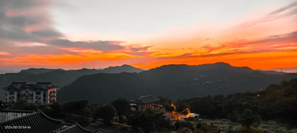 #新店四十份 #翡翠水庫壩頂 #日出 #雲海 #火燒雲 #藍腹鷴 5/203057605