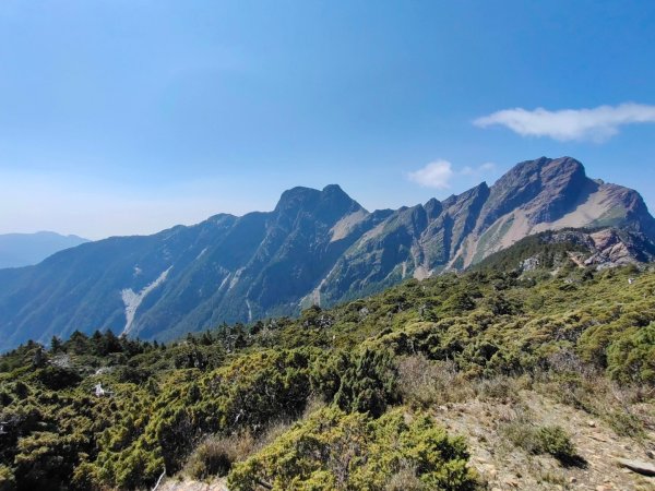 終於看到1000元背面的山景登頂玉山北峰／前峰2495965