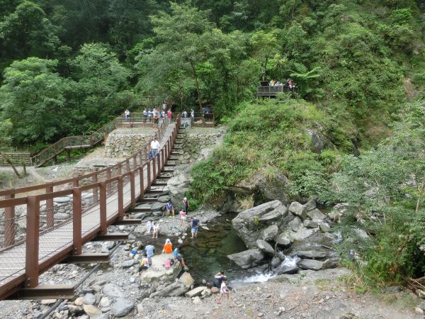 新寮瀑布．仁山植物園373842