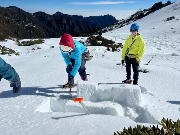 享受山林~冷冽清新的雪地