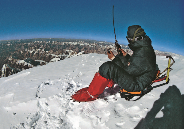 【書摘】《登山皇帝的14座／8000公尺高峰》：嘗試新紀錄的機會──以小型的隊伍登上K2峰