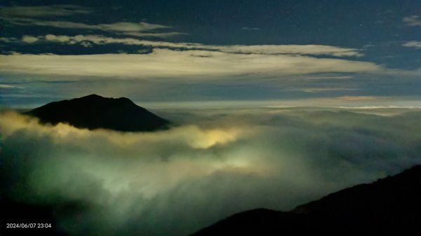 跟著雲海達人山友追雲趣 #大屯山 #琉璃光雲海 6/82518729