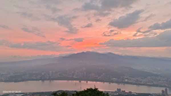 觀音忠實粉絲？觀音山晨曦日出火燒雲，0720小觀音西峰5/7&82497560