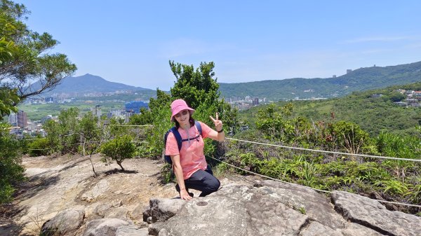 (姨婆趴趴走)第四十三集:攀登連走奇岩山、軍艦岩、丹鳳山2499509