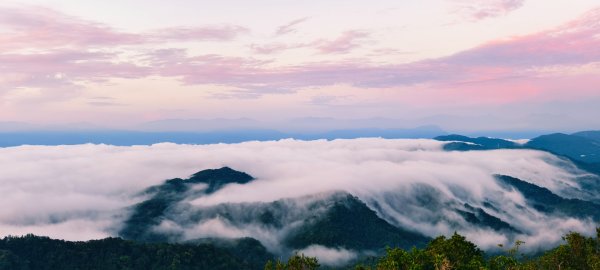 #二格山 #琉璃光 #霞光 #火燒雲 #雲海流瀑 #日出 8/202864874