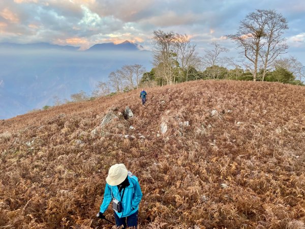 卡社山、拉夫朗山、加年端山 (三)1357550