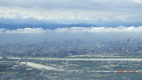 雲霧飄渺間的台北盆地&觀音山1926358