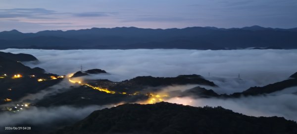 #二格路 #琉璃光 #二格山 #雲海流瀑 #日出 #火燒雲 6/293080044