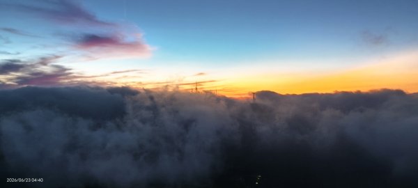 #大屯山 #日出 #雲海 #火燒雲 #霞光 #青斑鳳蝶 #青帶鳳蝶 #臺灣粉蝶 6/233078149
