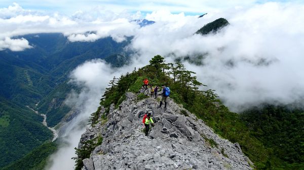 花蓮山海天際線，完登砂卡礑三雄