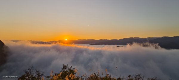 #新店四十份 #翡翠水庫壩頂 #覺真宮 #雲海 #日出 #雲瀑 #霧虹 1/52977266