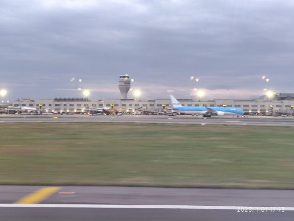 四川成都天府機場→香港國際機場→臺灣桃園國際機場2941820