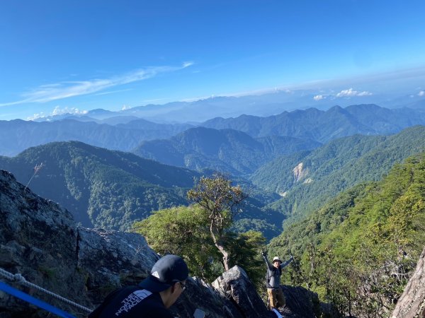 鳶嘴山-稍來山O型縱走(中級山 / 小百岳) 刺激攀岩。山嵐繚繞。傳神小象。杉樹林群。2583527