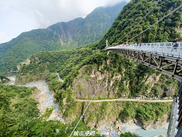 【花蓮秀林】跨距在蜿蜒曲折的立霧溪上。 布洛灣吊橋 (山月吊橋)