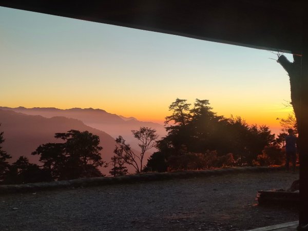 #奇萊南峰，海拔標高3358m#五星級豪華山屋_天池山莊 #天池山莊的紫色雲海、藍綠天空、皎潔明月2366366