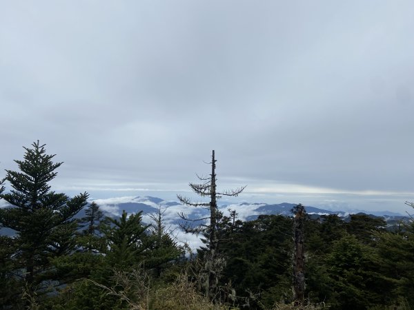 20230515-16玉山前西峰+遠望雨中的主東北2436661