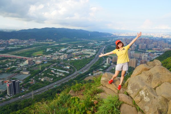 鳶山彩壁福德坑山封面