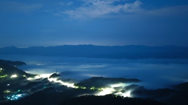#二格山 #琉璃光 #霞光 #火燒雲 #雲海流瀑 #日出 8/202864866