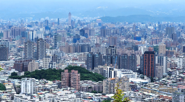 柴埕路登山步道，連走光明頂，順遊土城龍泉溪壺穴觀景台