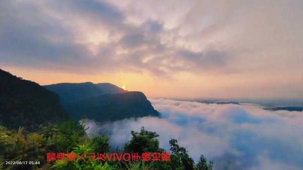 縮時攝影雲山水 - 跟著雲海達人山友追雲趣第四彈彈無虛發，翡翠水庫壩頂(新店四十份公墓附近)之日出雲海+雲瀑 8/17