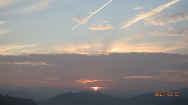 二格山日出火燒雲&藍天月亮雲海雲瀑6/7&8幻日(環/冰晶)2175072