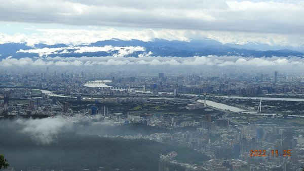 雲霧飄渺間的台北盆地&觀音山1926320