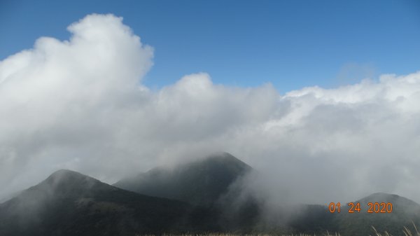 誰無暴風勁雨時，守得雲開見日明812442