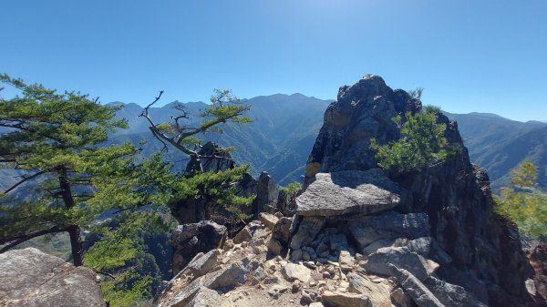 【東卯山東南陵】谷關七雄東卯山東南陵縱走『德芙蘭步道』，石瀑、巨石、美景、攀繩、登崖沒有鼎沸人聲吵雜的唯美登山路徑。# #谷關七雄