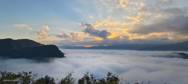 #新店四十份 #翡翠水庫壩頂 #雲海 #日出  #雲瀑 1/10 & 132979654
