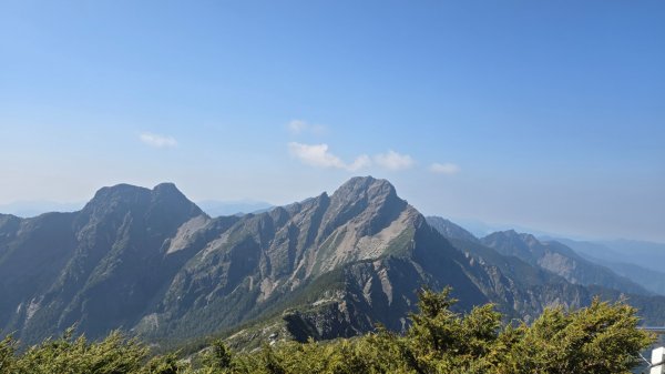 終於看到1000元背面的山景登頂玉山北峰／前峰2495915