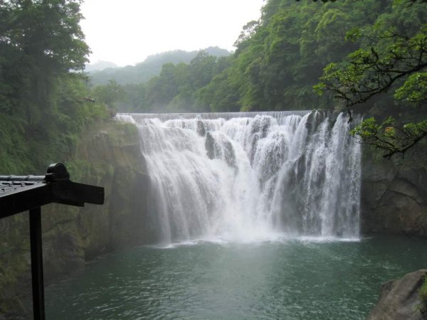平溪 十分瀑布。壺穴地質景觀 垂廉型瀑布 臺版尼加拉瀑布2206280
