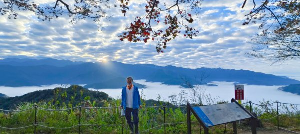 二訪馬拉邦山，解鎖 #琉璃光雲海 #日出雲海  #血月 #斜射光 #楓葉紅了！2668599