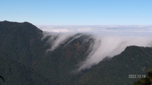 12/18寒流追霧淞太晚出發，第七次夫婦山終於滿滿的雲海和經典雲瀑 !1956944