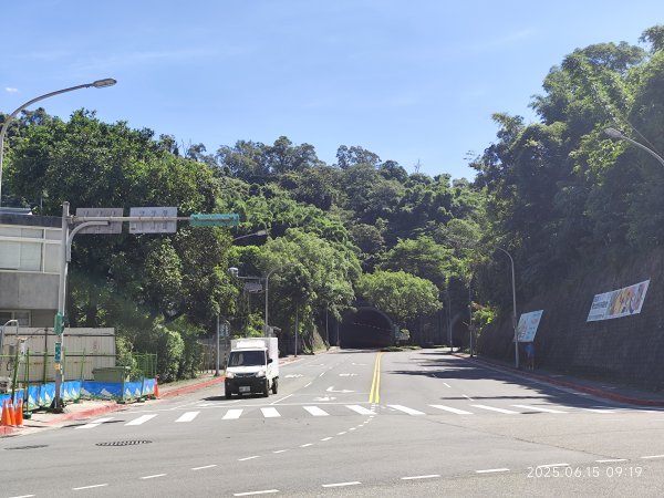 內湖碧湖公園步道、郭子儀紀念堂、獅頭山、大港墘公園、宏匯瑞光廣場2813436