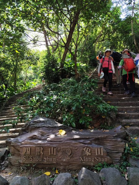 象山公園→六巨石→象山峰→拇指山頂峰登山口→南港山南峰→南港山→九五峰→中華科技大學【臺北大縱走6】2556103