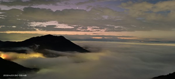 大屯山琉璃光/曙光日出雲海+火燒雲 #漫步在雲端 1/302413715