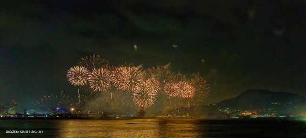 Happy New Year 2024 漁人碼頭跨年焰火 （手機手持拍攝）2390867