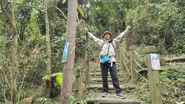 2025年元旦，熱血一日抓三座小百岳，聚興山、暗影山及阿罩霧山，在步步高昇的聚興山，祝您步步高昇。2690136