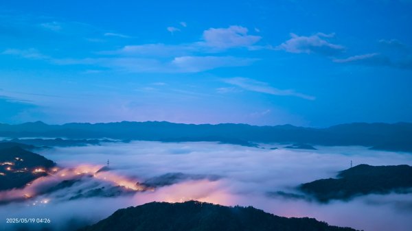 石碇趴趴走追雲趣 #二格山 #琉璃光 #雲海流瀑 #雲瀑 #日出  #手機拍攝 5/192790833