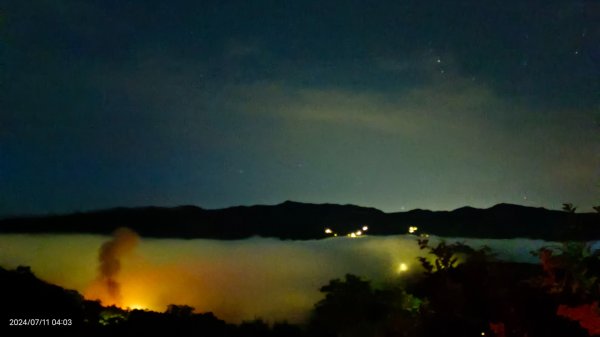 坪林南山寺 #星空夜景  #火燒雲   #紫薇雲海 #霧虹觀音圈 #曙光日出 7/112548693