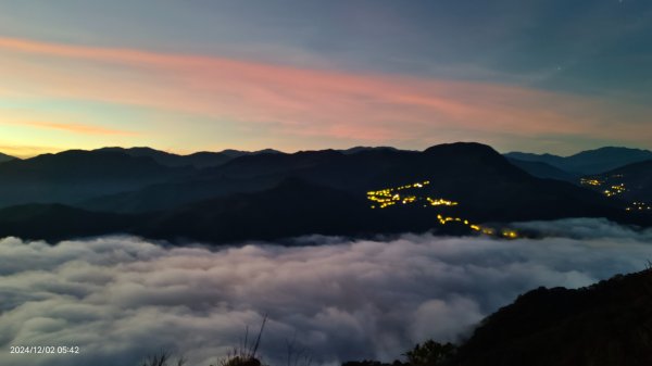 跟著雲海達人山友追雲趣 #翡翠水庫壩頂 #日出雲海 #火燒雲 12/22658621