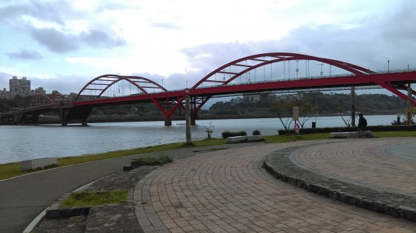 春光爛漫的淡水河左岸856001