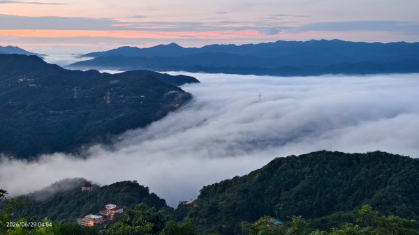 #二格路 #琉璃光 #二格山 #雲海流瀑 #日出 #火燒雲 6/293080047