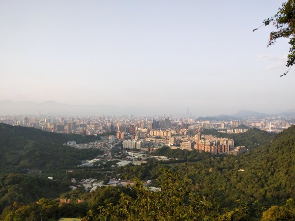 烘爐地登山步道(南勢角山)1687120