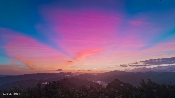 #二格山 #火燒雲 #霞光 #日出 8/122857996